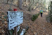 48 All'incrocio di sentieri proseguiamo sul 597